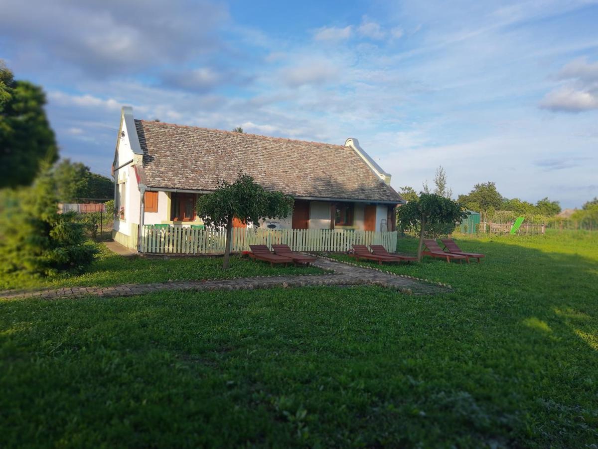 Villa Diiva Curug Eksteriør bilde